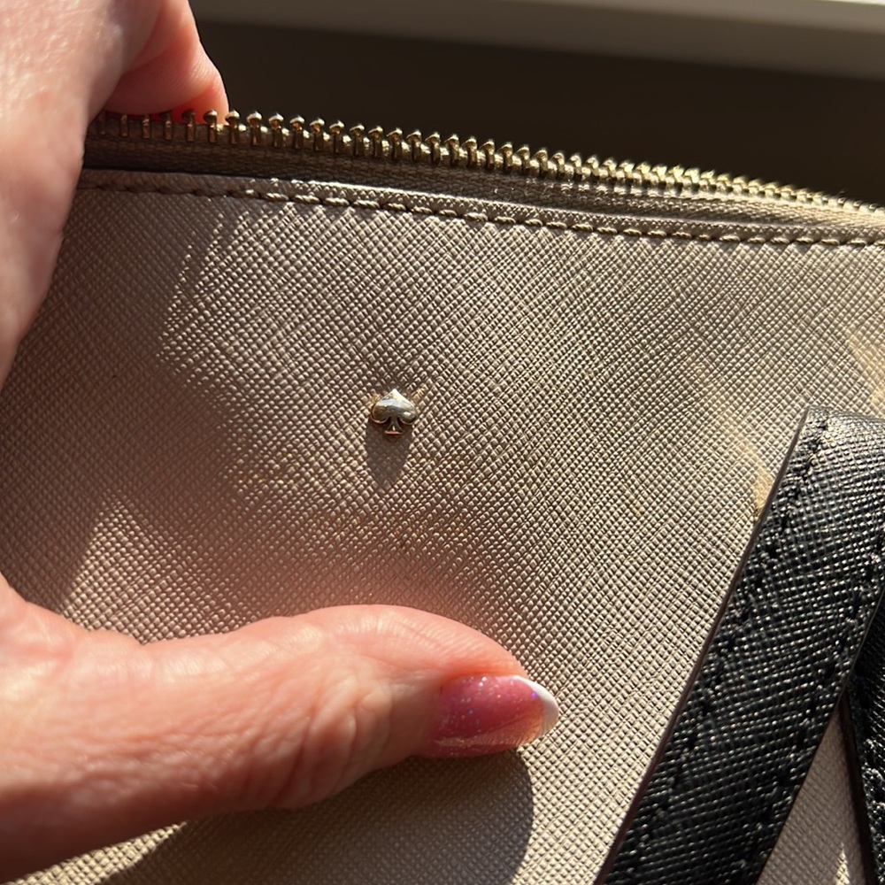 Kate Spade bought back in 2015. In fair condition. See pictures - Picture 6 of 8